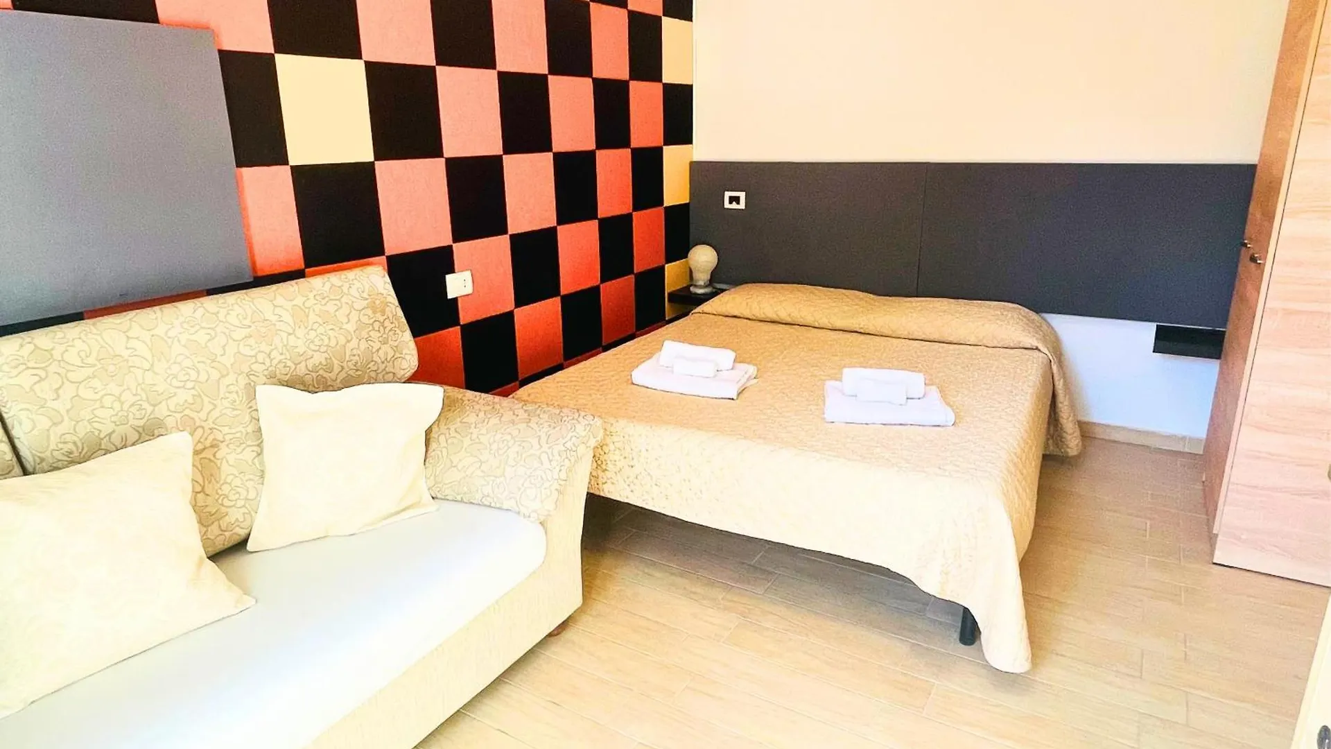 Apartment 5 Min Da Aeroporto - Orange Marina Room Olbia