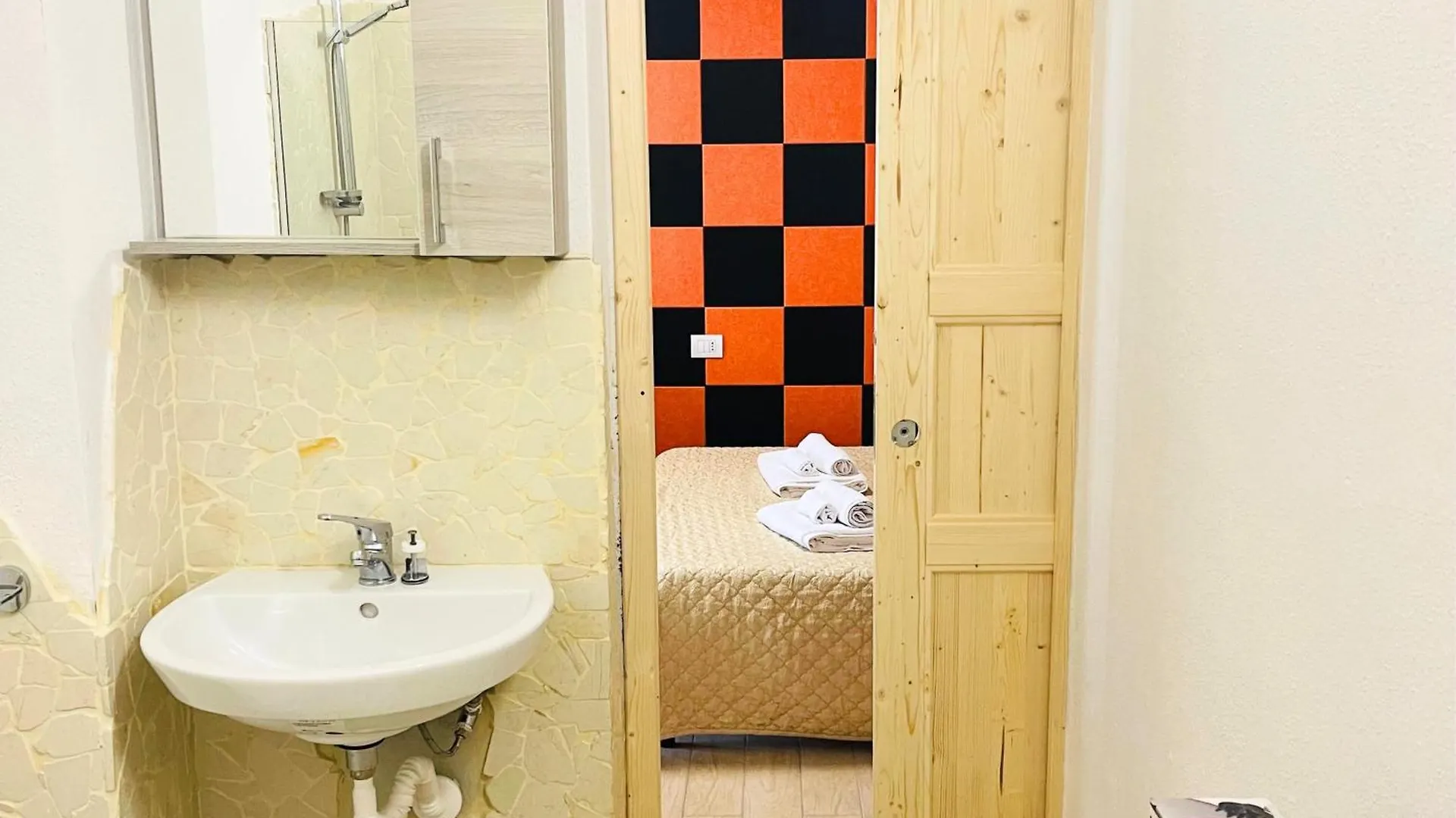 5 Min Da Aeroporto - Orange Marina Room Olbia Italy