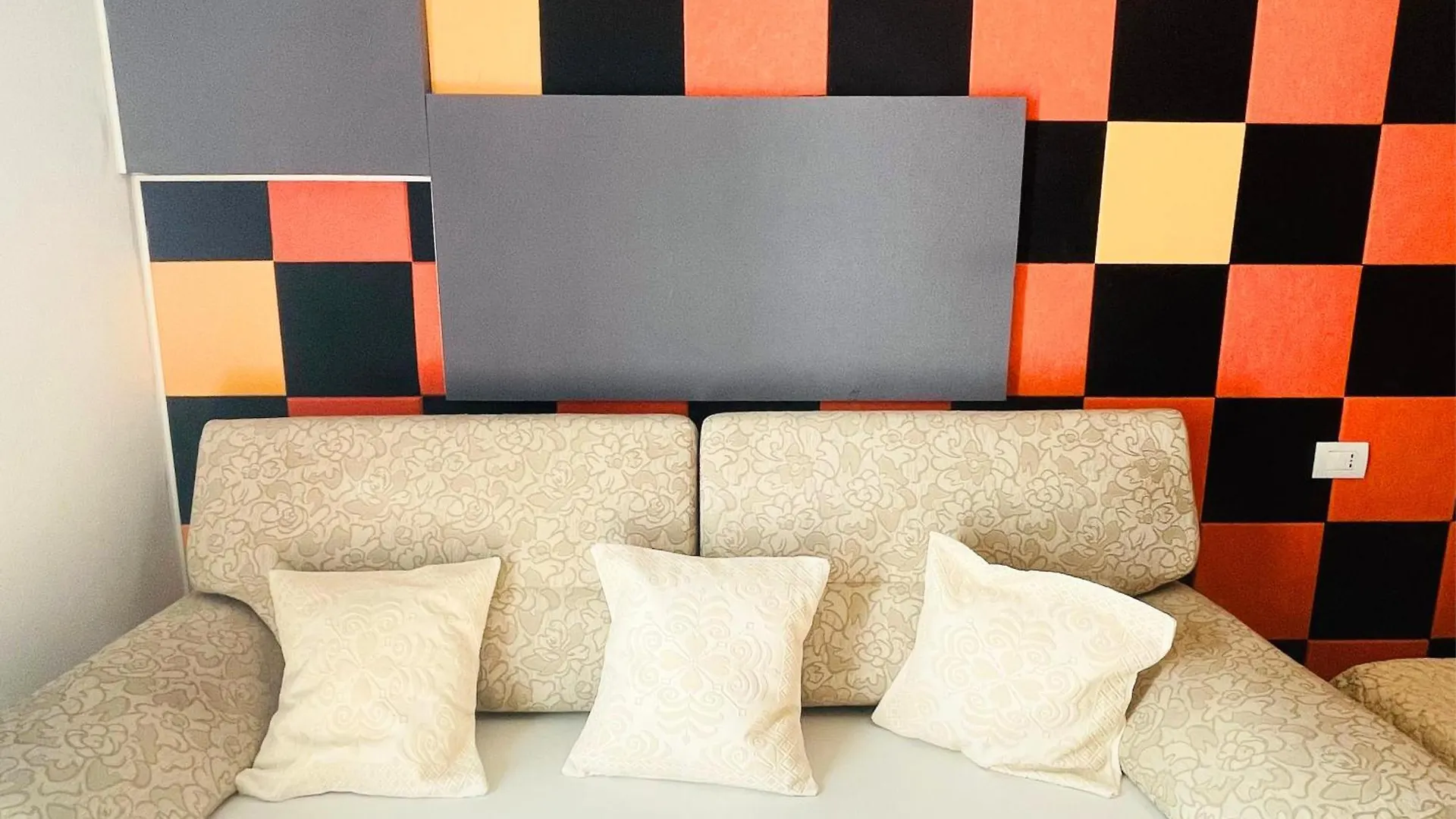 5 Min Da Aeroporto - Orange Marina Room Olbia
